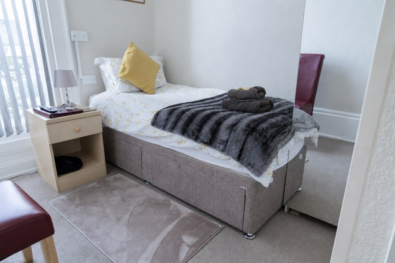 Carlton House — single room